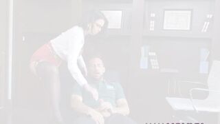 Gorgeous MILF therapist heals her client with her asshole