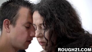 Brunette Lila Tuft's pussy gets stretched after BJ