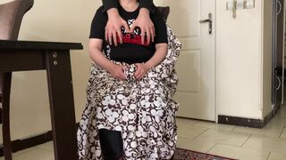 زن باحجاب همسایه اومد تنها بودم گفتم بزار ماساژت بدم