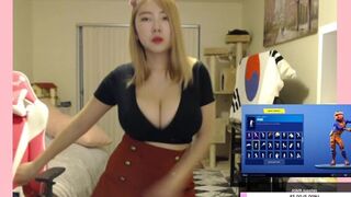 Twitch Velvet Show Off Bouncing Boobies